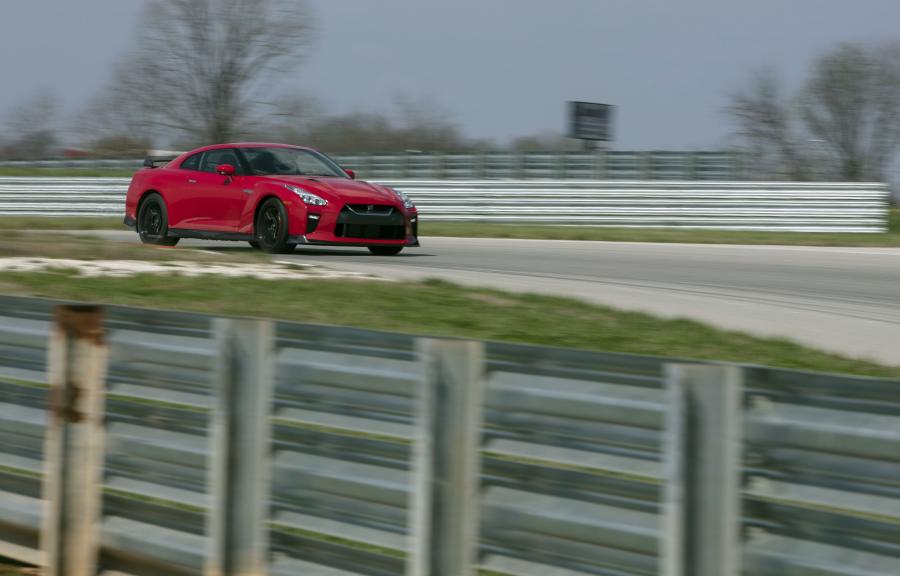  Nissan GT-R Track Edition (R35) 2017 года  (NA) (фото 6 из 45)